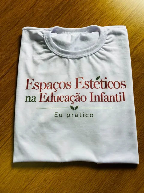 Camiseta exclusiva dos Espaços Estéticos, dobrada